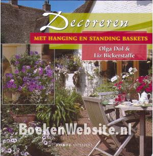 Decoreren met hanging en standing baskets Decoreren met hanging en standing baskets