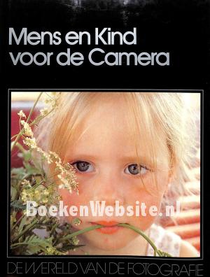 Mens en Kind voor de Camera