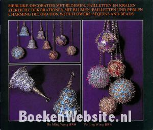 Sierlijke decoraties met bloemen, pailletten en kralen