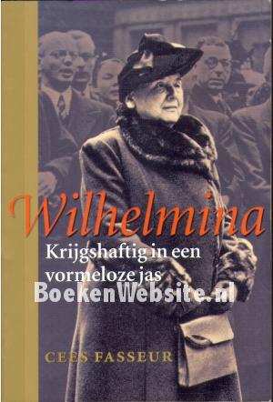 Wilhelmina, krijgshaftig in een vormloze jas