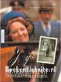 Zij die geluk brengt, Nederlanders zien Beatrix